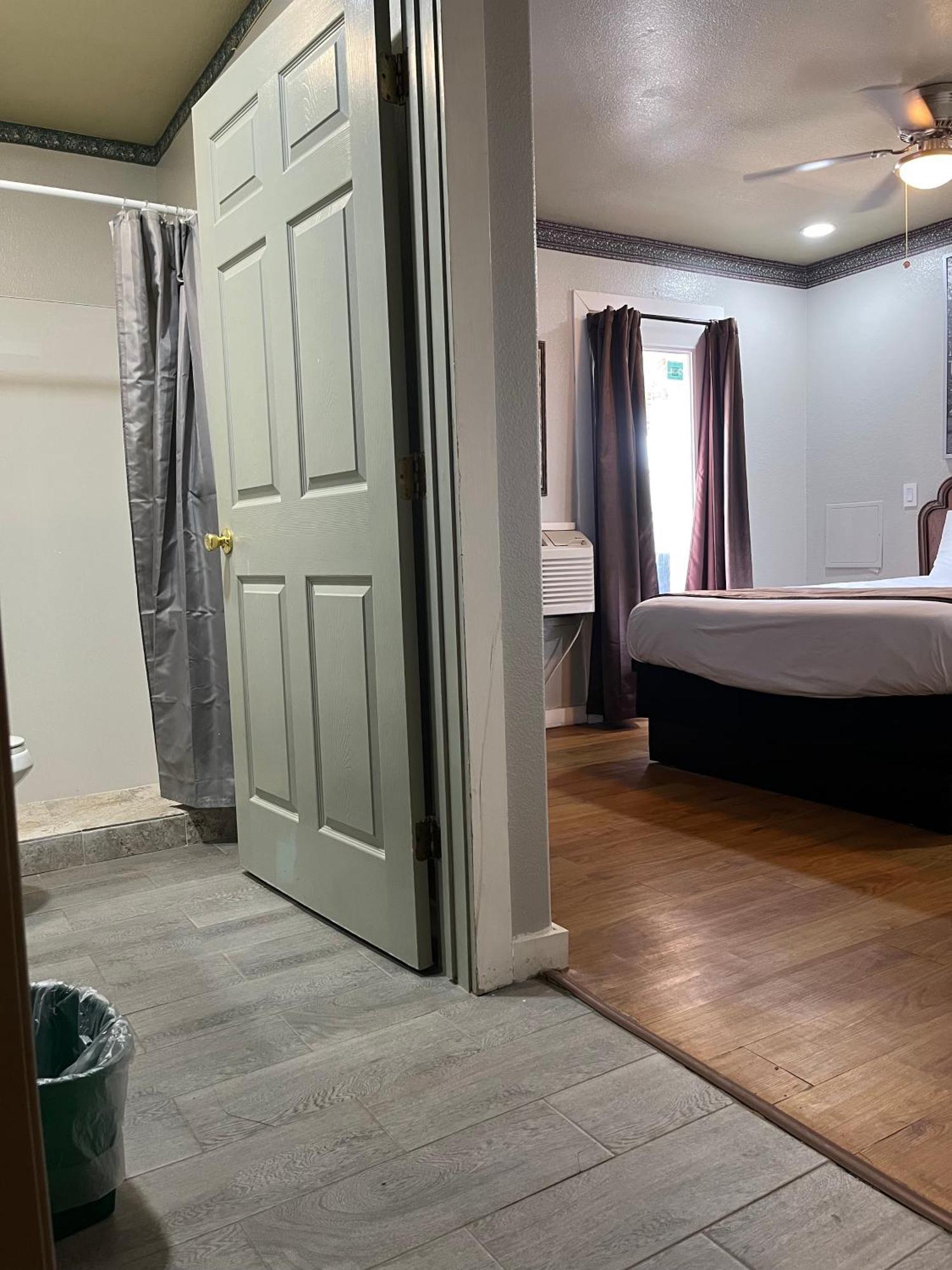 Outpost Motel 德里平斯普林斯 外观 照片